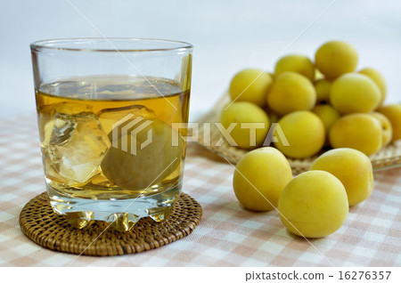 Plum wine 16276357