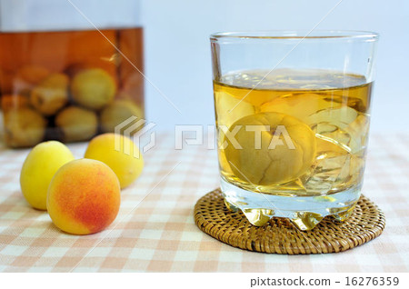 Plum wine 16276359