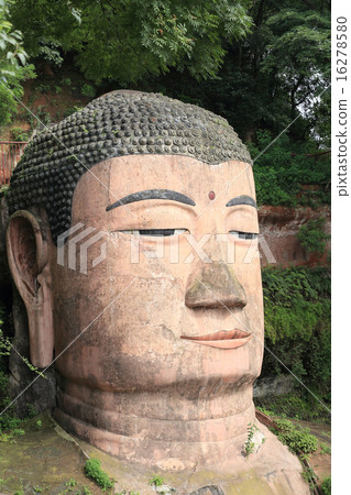large buddha statue in Leshan, Sichuan, China 16278580