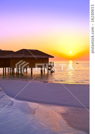 Water bungalows on Maldives island Water bungalows on Maldives island 16280653