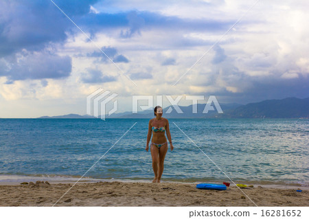 Model posing at the beach Model posing at the beach 16281652