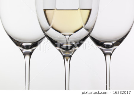 Four glasses of wine 16282017