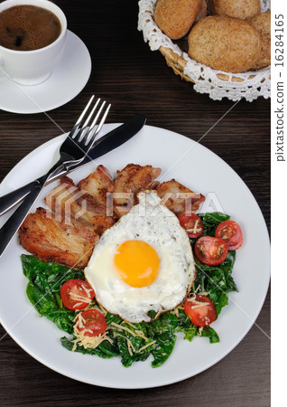 Scrambled eggs with bacon and spinach Scrambled eggs with bacon and spinach 16284165