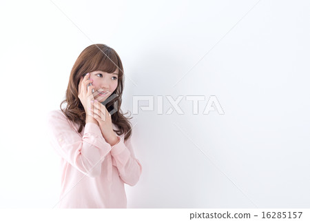 20's young woman smartphone call 20's young woman smartphone call 16285157