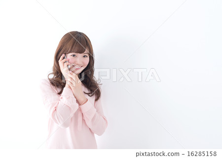 20's young woman smartphone call 16285158