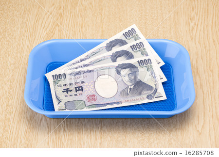 千元鈔票進入托盤 16285708