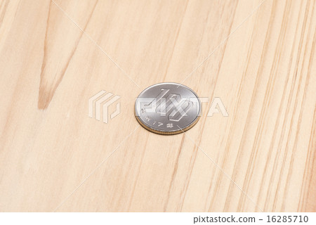 Hundred yen coin 16285710