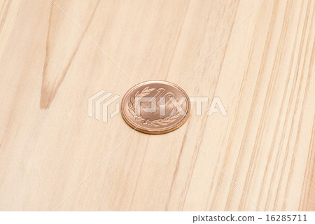 Ten-yen coin 16285711