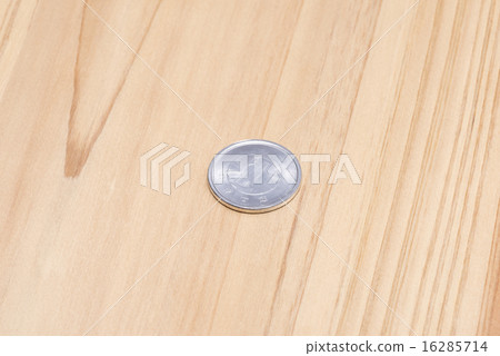 One yen coin 16285714
