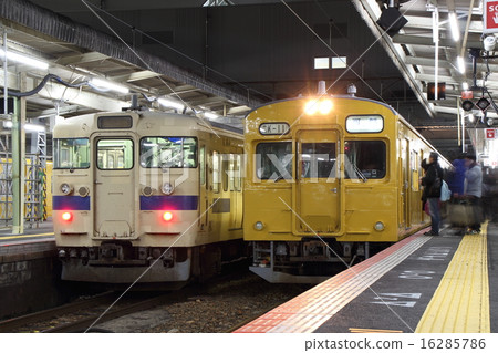 山陽本線115系/神部線105系（廣島站） 16285786