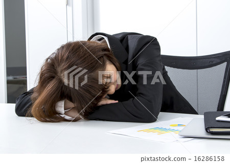 OL unable to stand drowsy all night 16286158