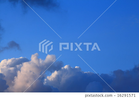  Blue sky and clouds 16291571