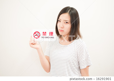 一名婦女嚴格要求戒菸 16291901
