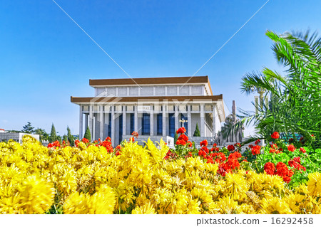 Mao Zedong mausoleum on Tiananmen Square 16292458
