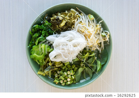 Boiled Thai rice vermicelli,curries and vegetable. 16292625