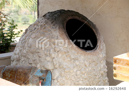 Old style east stone oven (tandyr), Jordan, 16292648