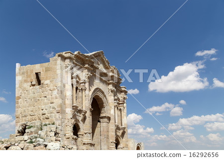 Arch of Hadrian in Gerasa (Jerash), Jordan Arch of Hadrian in Gerasa (Jerash), Jordan 16292656