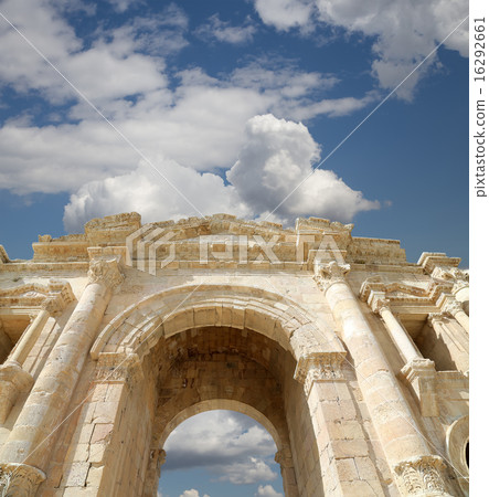 Arch of Hadrian in Gerasa (Jerash), Jordan Arch of Hadrian in Gerasa (Jerash), Jordan 16292661