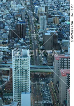 The streets of Osaka in the dawn seen from Abe no Hakkas "Abe's Muscle", "Osaka Electric Orbit" and "Hanshin High-speed No. 14 Matsubara Line" 16293455