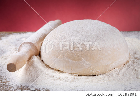 wooden rolling pin with dough and flour wooden rolling pin with dough and flour 16295891