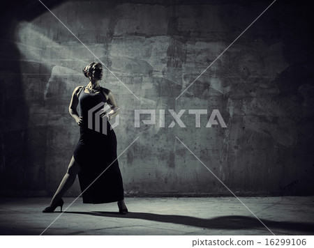 Woman dancer, concrete building surroundings Woman dancer, concrete building surroundings 16299106