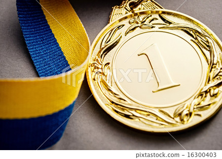 Gold medal on a dark blue background 16300403