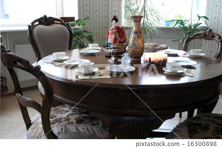 tea-drinking 16300898