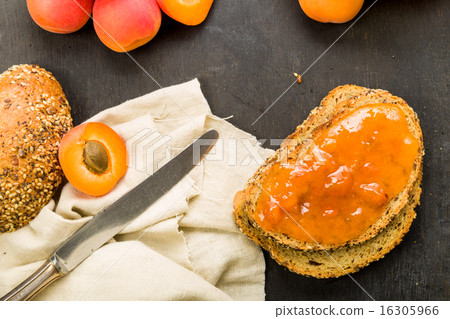 Apricot as the fruit and spread 16305966