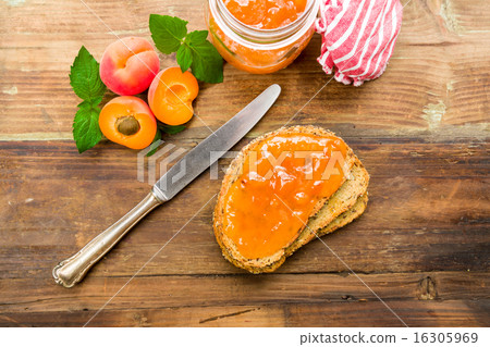Apricot as the fruit and spread 16305969