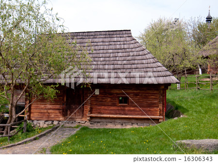 old wooden house 16306343