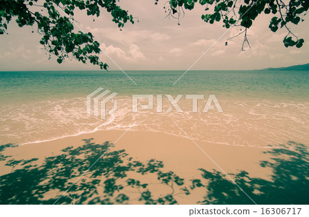 Nice beach with sea background in vintage style Nice beach with sea background in vintage style 16306717
