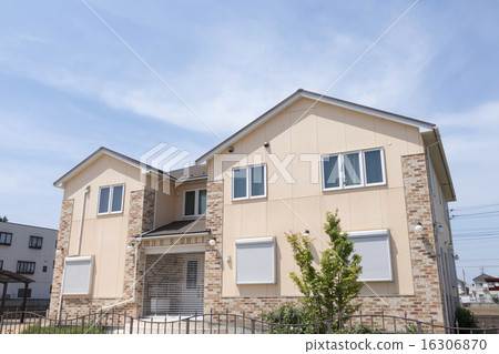 獨立式住宅圖像時尚的房子有瓷磚般的壁板 16306870