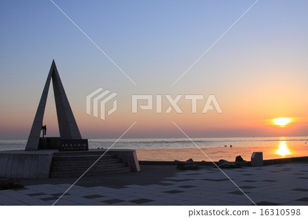 從日本最北端的紀念碑的早晨發光·Cape Soya 16310598