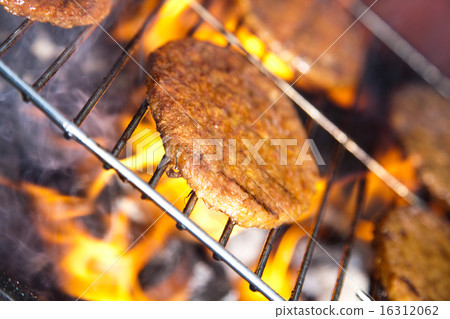 Grilling meat in flames, tasty dinner Grilling meat in flames, tasty dinner 16312062
