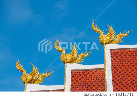 Three golden Himmapan Hongsa statue Three golden Himmapan Hongsa statue 16312711