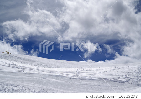 Ski slope in sun wind day 16315278
