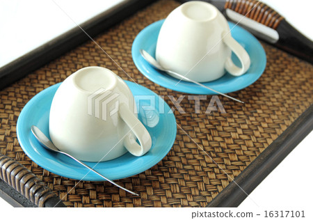 prepares coffee cup 16317101