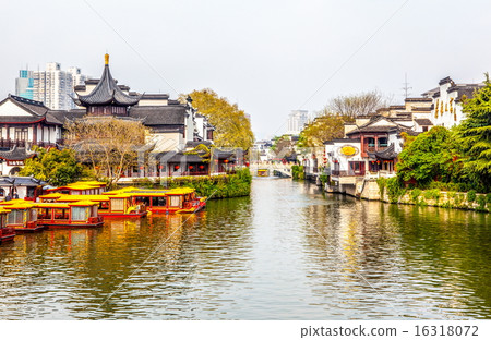 Nanjing Confucius Temple and Qinhuai River 16318072