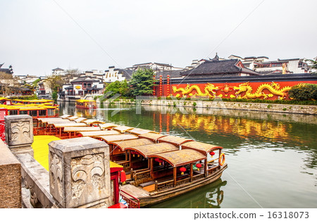 Nanjing Confucius Temple and Qinhuai River 16318073