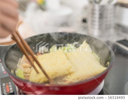 Fried noodles (Throw noodles) Fried noodles (Throw noodles) 16318493