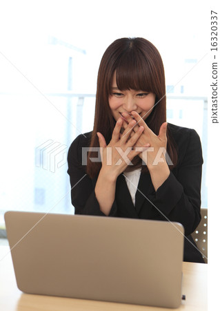 打計算機的小姐 打計算機的小姐 16320337