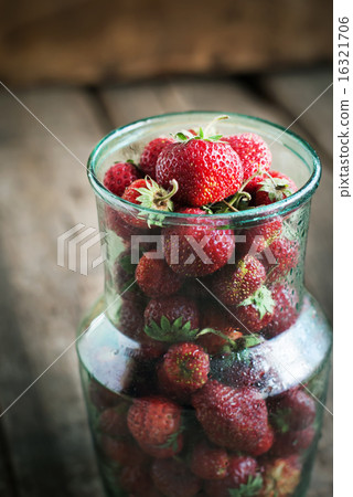Organic Strawberry in a Green Jar. Healthy eating 16321706