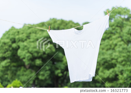 Blue sky and laundry T-shirt 16321773