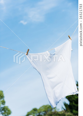 Blue sky and laundry T-shirt 16321783
