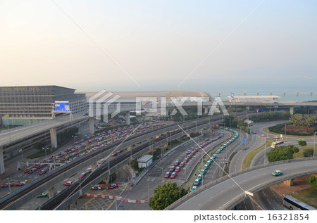 the taxis queues in the hong kong international  16321854