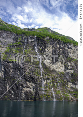 The Seven Sisters in Gierangerford The Seven Sisters in Gierangerford 16323515