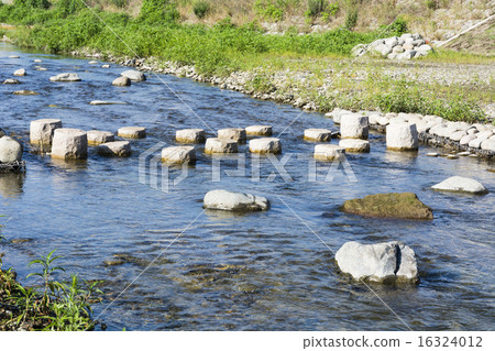 Stepping stone of the river Stepping stone of the river 16324012