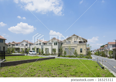 Linear town around linear scheduled station 16325311