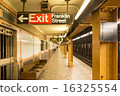 New York subway station 16325554