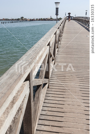 Wooden bridge 16330335